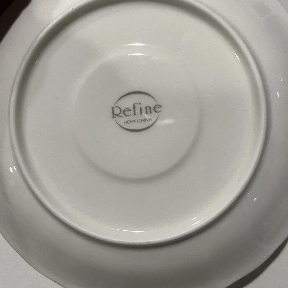 Refine Hoya Bone China White‎ Dessert Plates White Gold Rim Embossed 4 Total 6